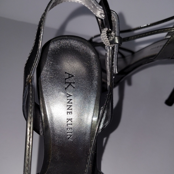 Anne Klein Women's Heel Open Toe sling back Strap Dark Silver Patent y2k Sandals - Picture 6 of 10
